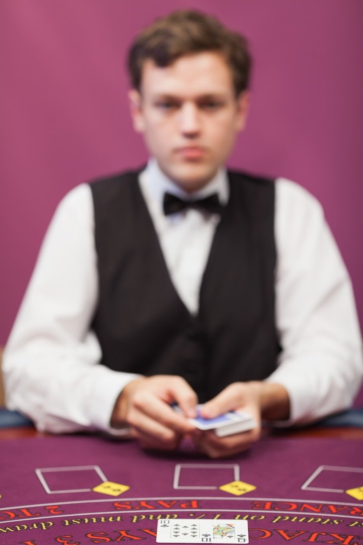 Pengguna mobile memeriksa status transaksi